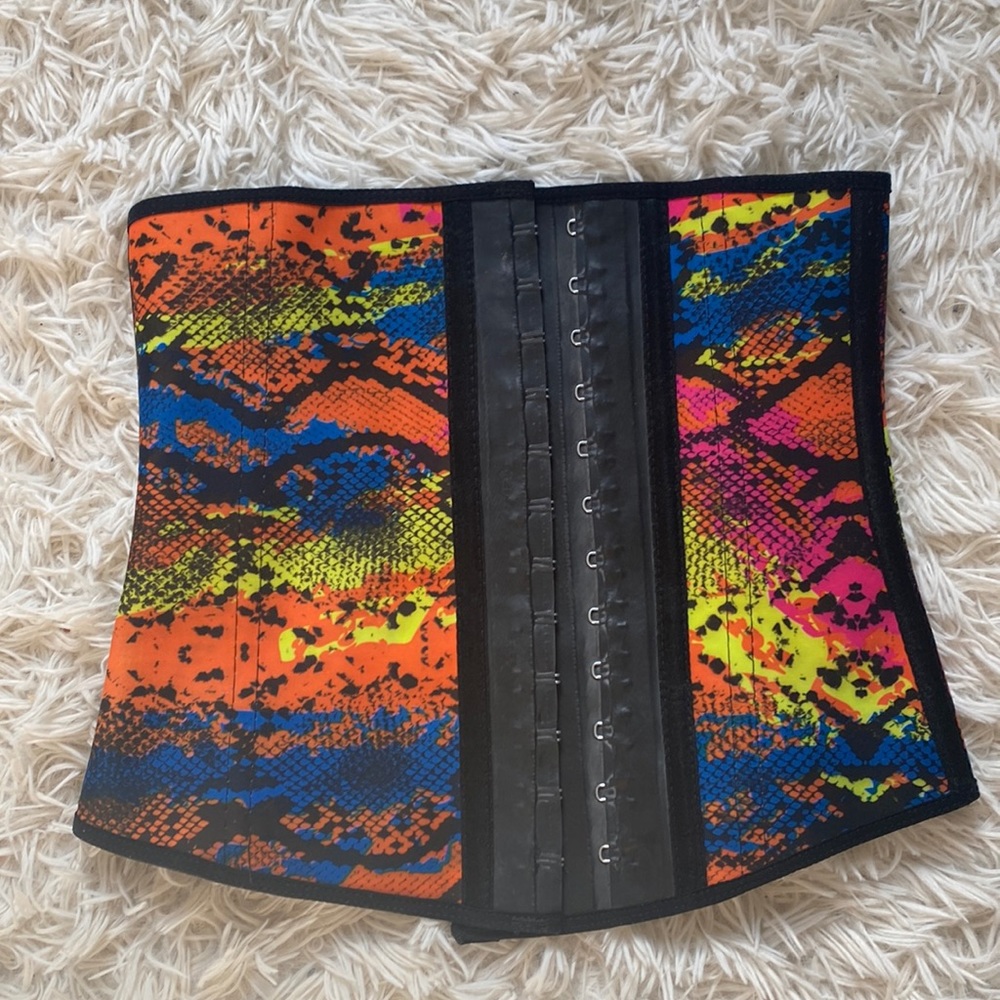 SZ M Pretty Girl Curves waist trainer